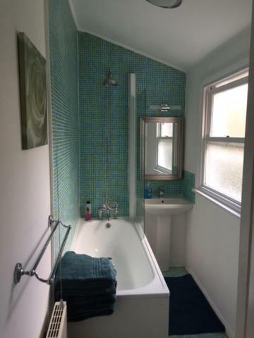 Perfect 2 Bedroom Flat Shepherds Bush W12 Londra Esterno foto